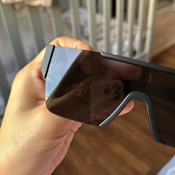 Burberry sunglasses matte black - Picture 9 of 9